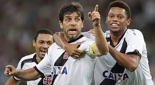 Juninho Pernambucano marca o primeiro gol do Novo Maracanã